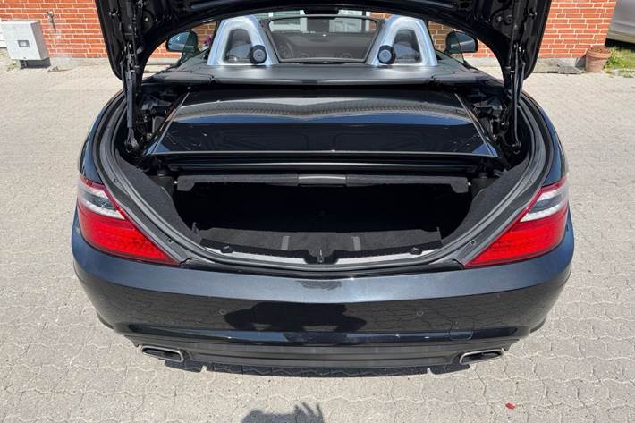 Sort Mercedes SLK200 fra 2011