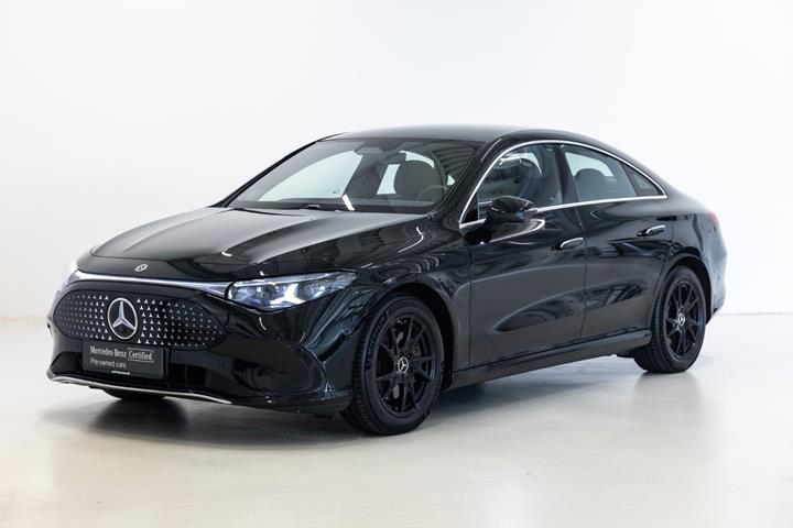 Sort Mercedes CLA250+ fra 2025 set udefra
