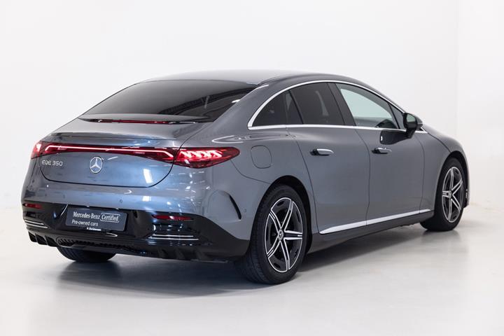 Grå Mercedes EQE350 fra 2024