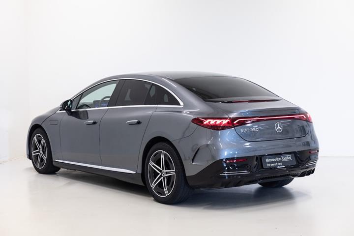 Grå Mercedes EQE350 fra 2024