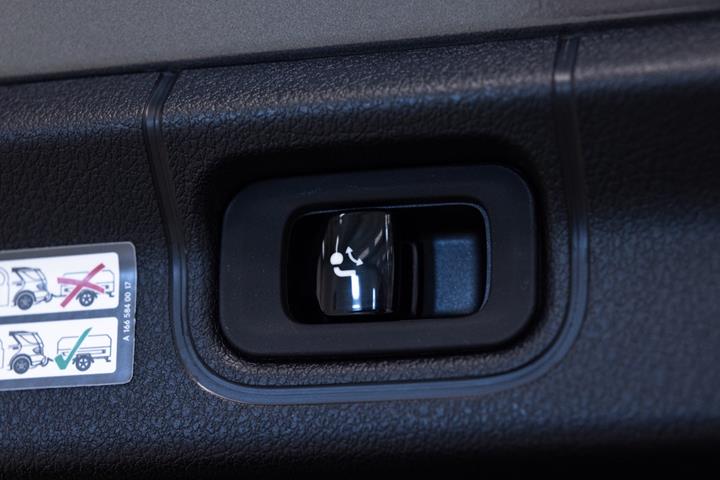 Grå Mercedes EQE350 fra 2024