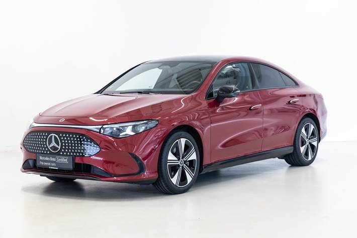 Rød Mercedes CLA250+ fra 2026 set udefra