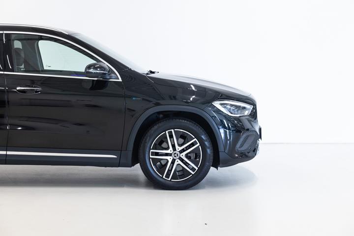 Sort Mercedes GLA250 e fra 2021