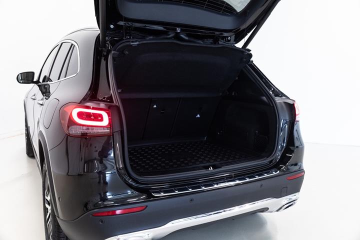 Sort Mercedes GLA250 e fra 2021