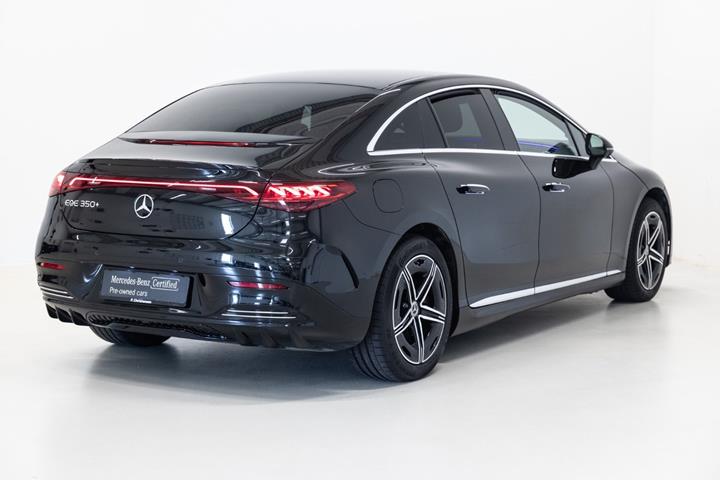 Sort Mercedes EQE350+ fra 2022