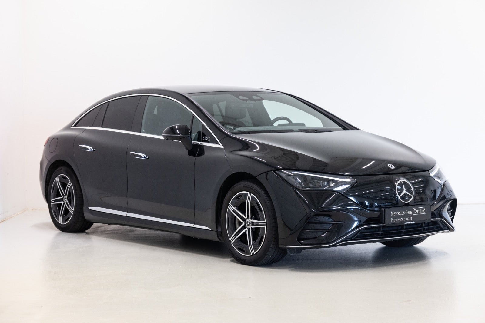Sort Mercedes EQE350+ fra 2022