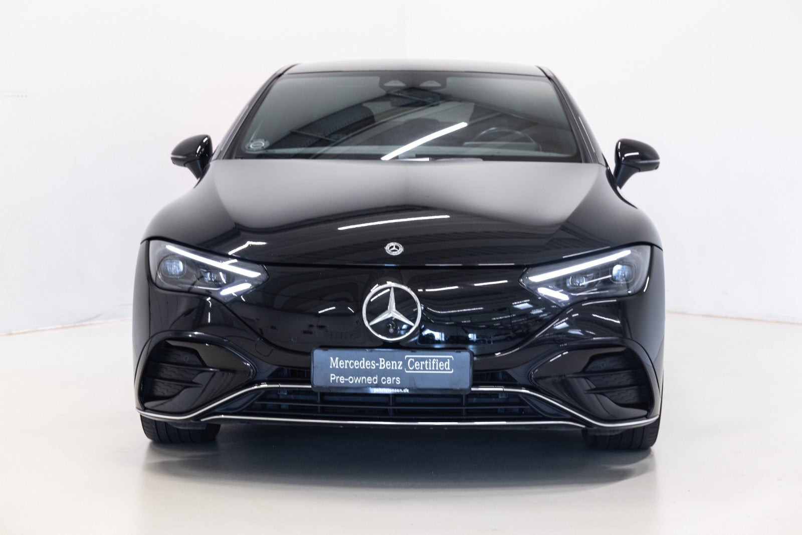 Sort Mercedes EQE350+ fra 2022