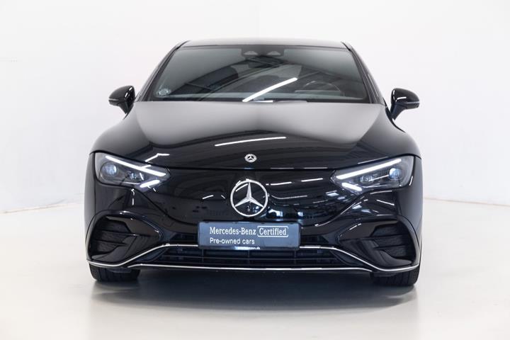 Sort Mercedes EQE350+ fra 2022