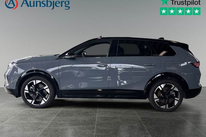 Grå Opel Grandland-e fra 2024