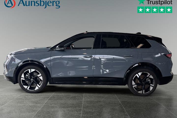 Grå Opel Grandland-e fra 2024
