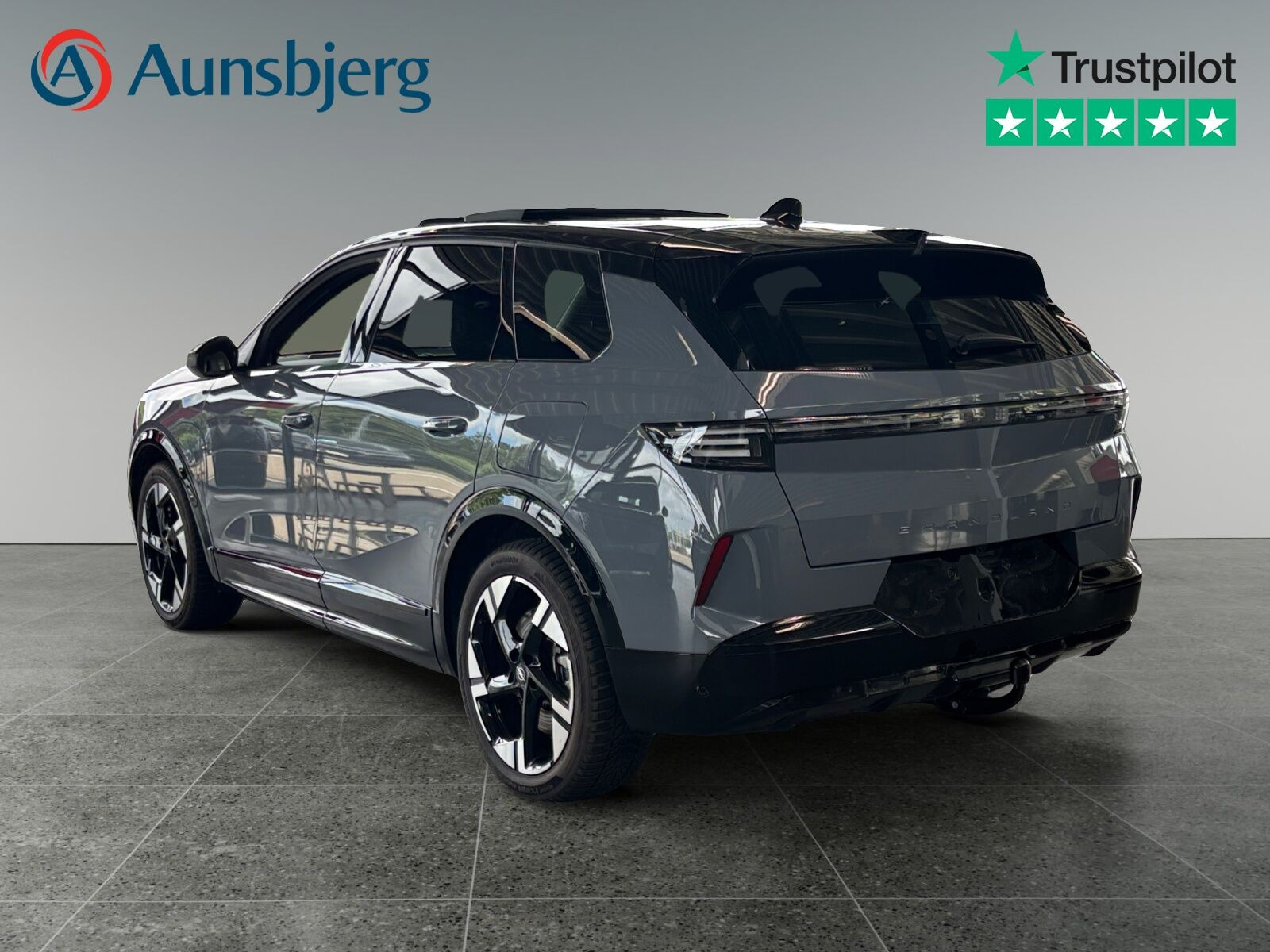 Grå Opel Grandland-e fra 2024