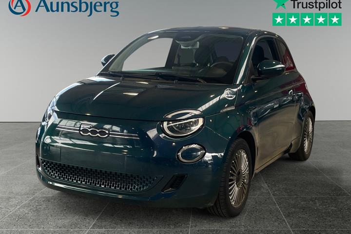Blå Fiat 500e fra 2022 set udefra
