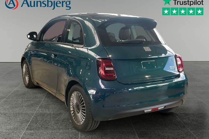 Blå Fiat 500e fra 2022