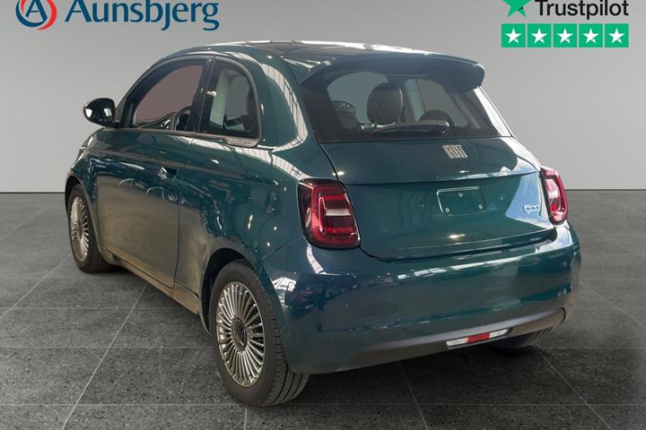 Blå Fiat 500e fra 2022