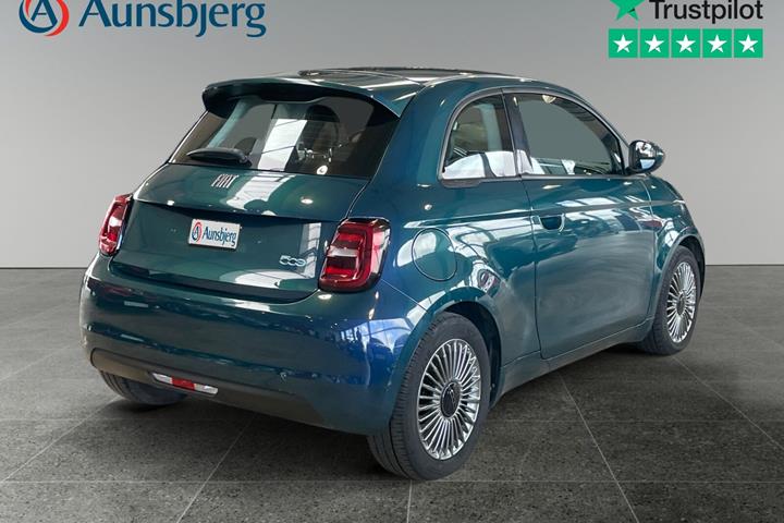 Blå Fiat 500e fra 2022