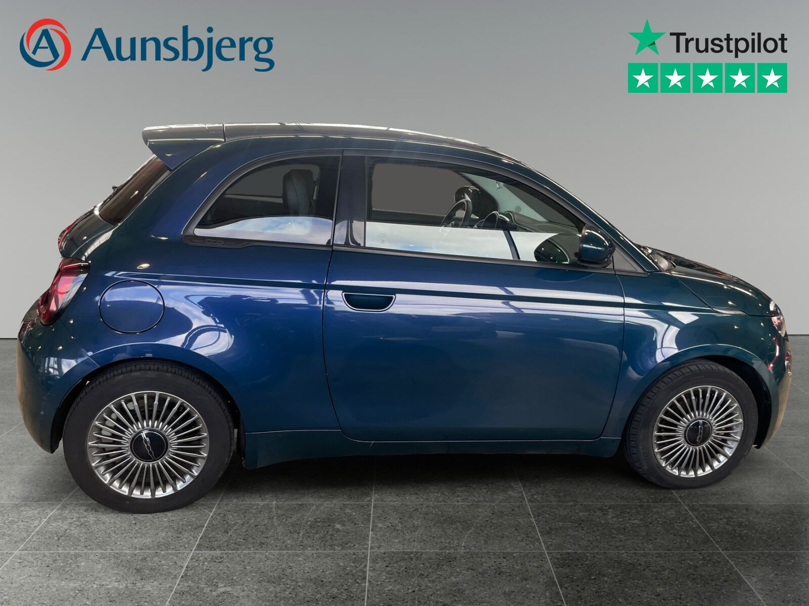 Blå Fiat 500e fra 2022
