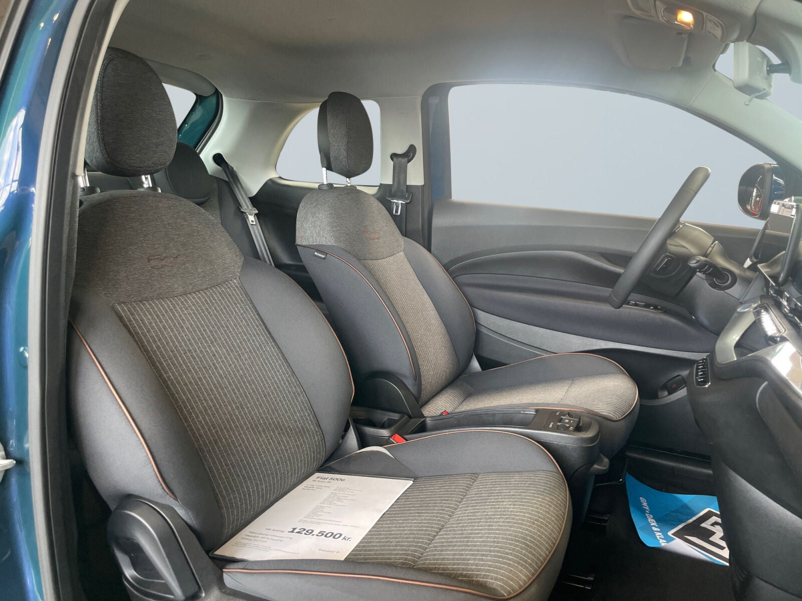 Blå Fiat 500e fra 2022