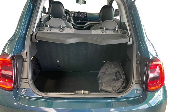 Blå Fiat 500e fra 2022