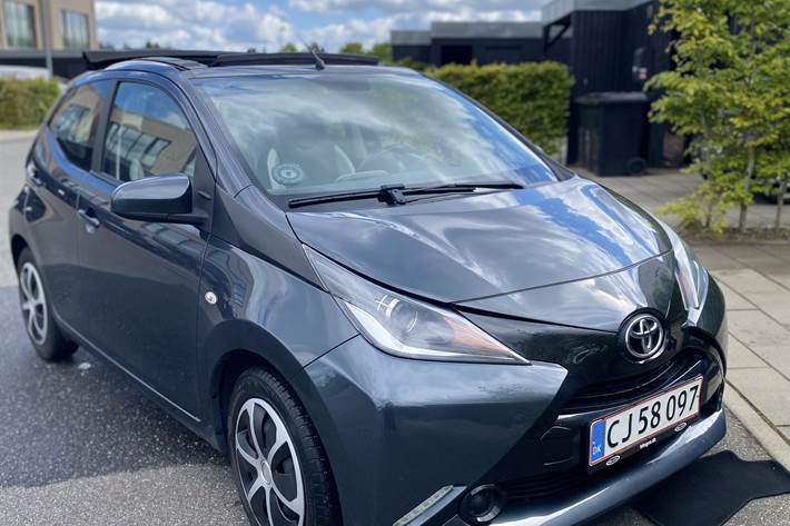 Grå Toyota Aygo fra 2017