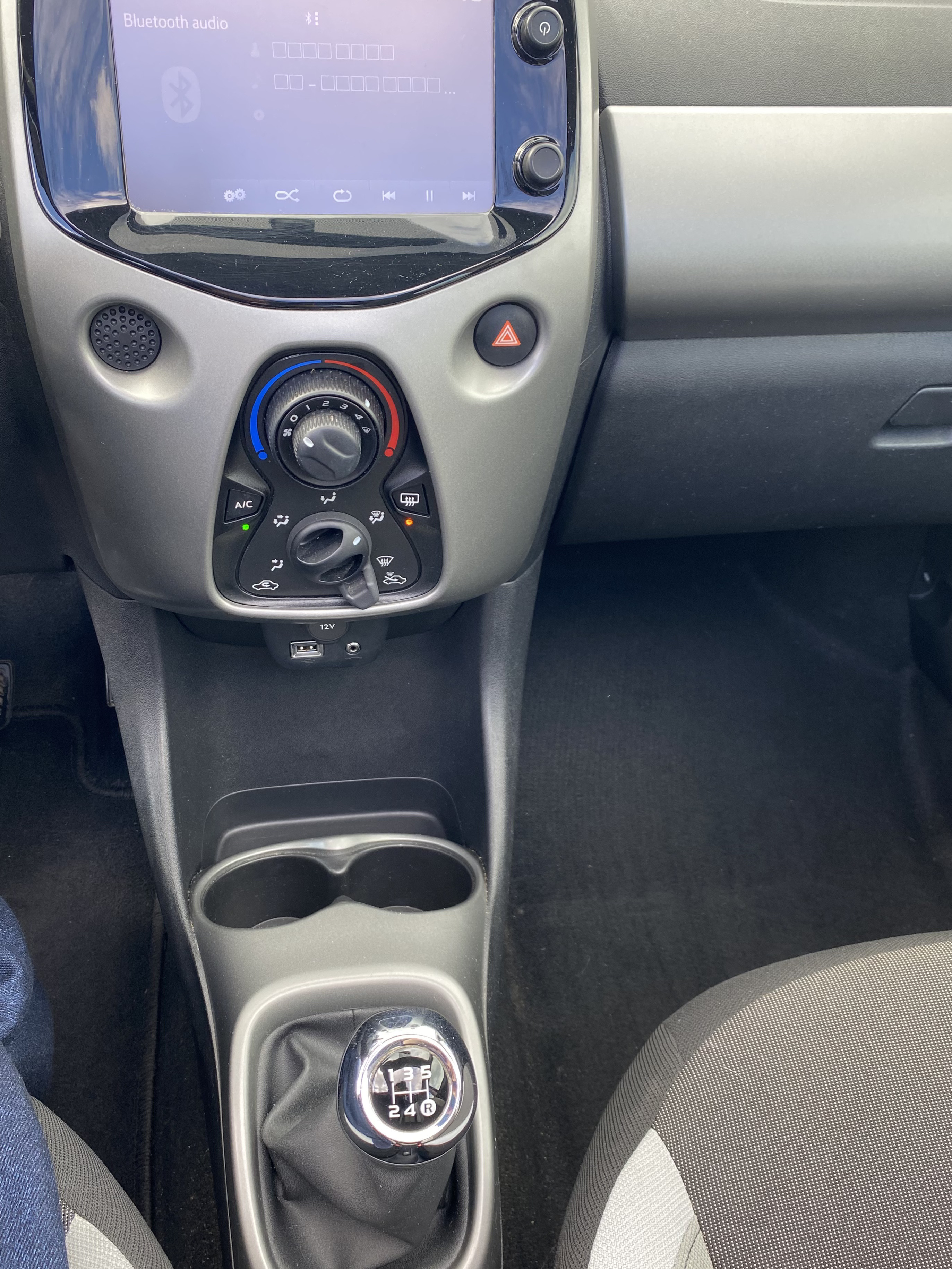 Grå Toyota Aygo fra 2017