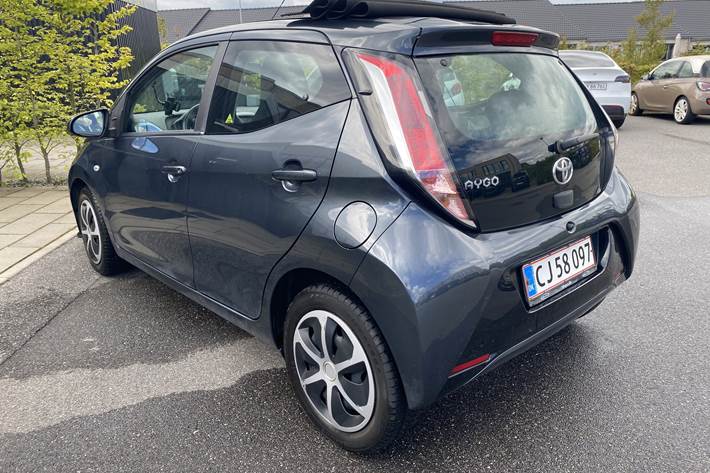 Grå Toyota Aygo fra 2017