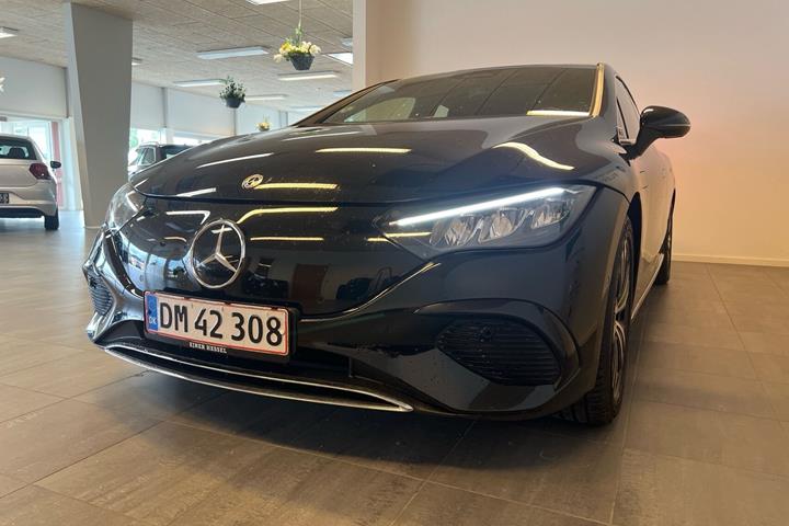 Sort Mercedes EQE 350 fra 2022