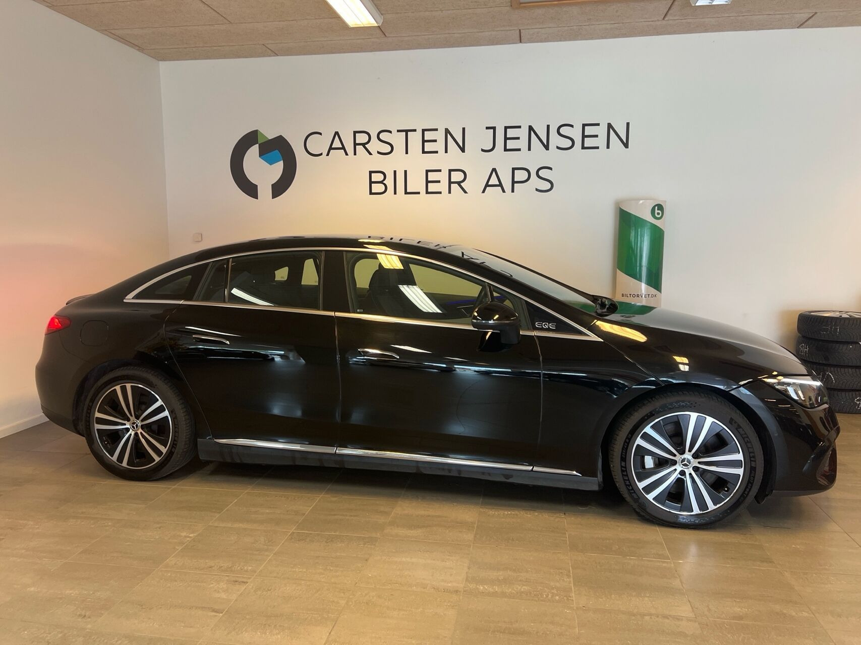Sort Mercedes EQE 350 fra 2022