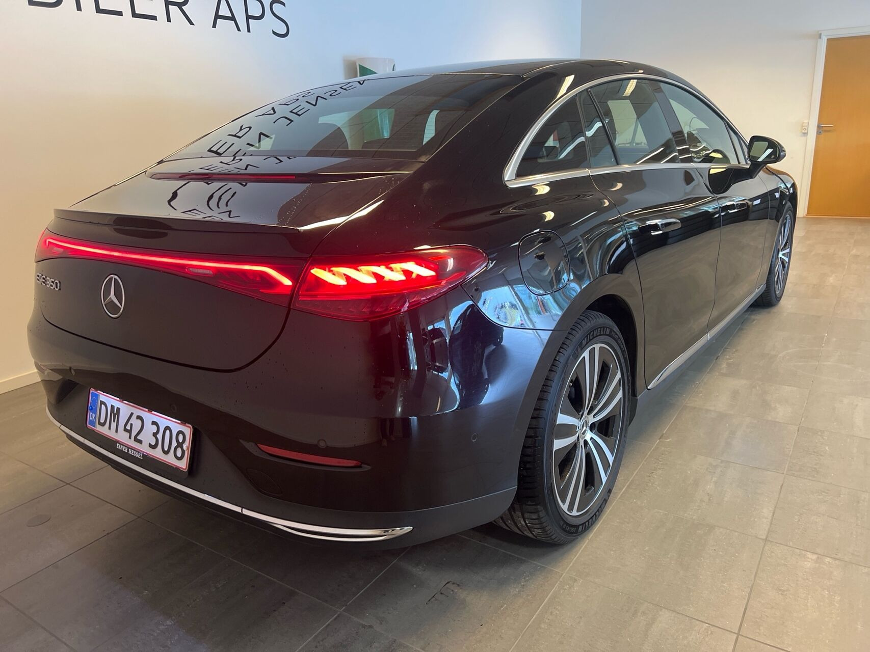 Sort Mercedes EQE 350 fra 2022
