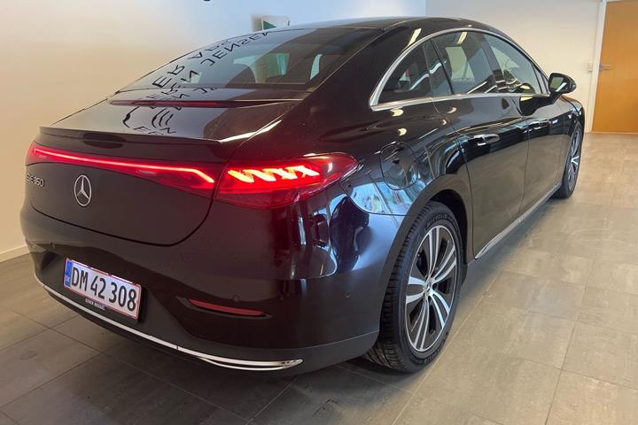 Sort Mercedes EQE 350 fra 2022