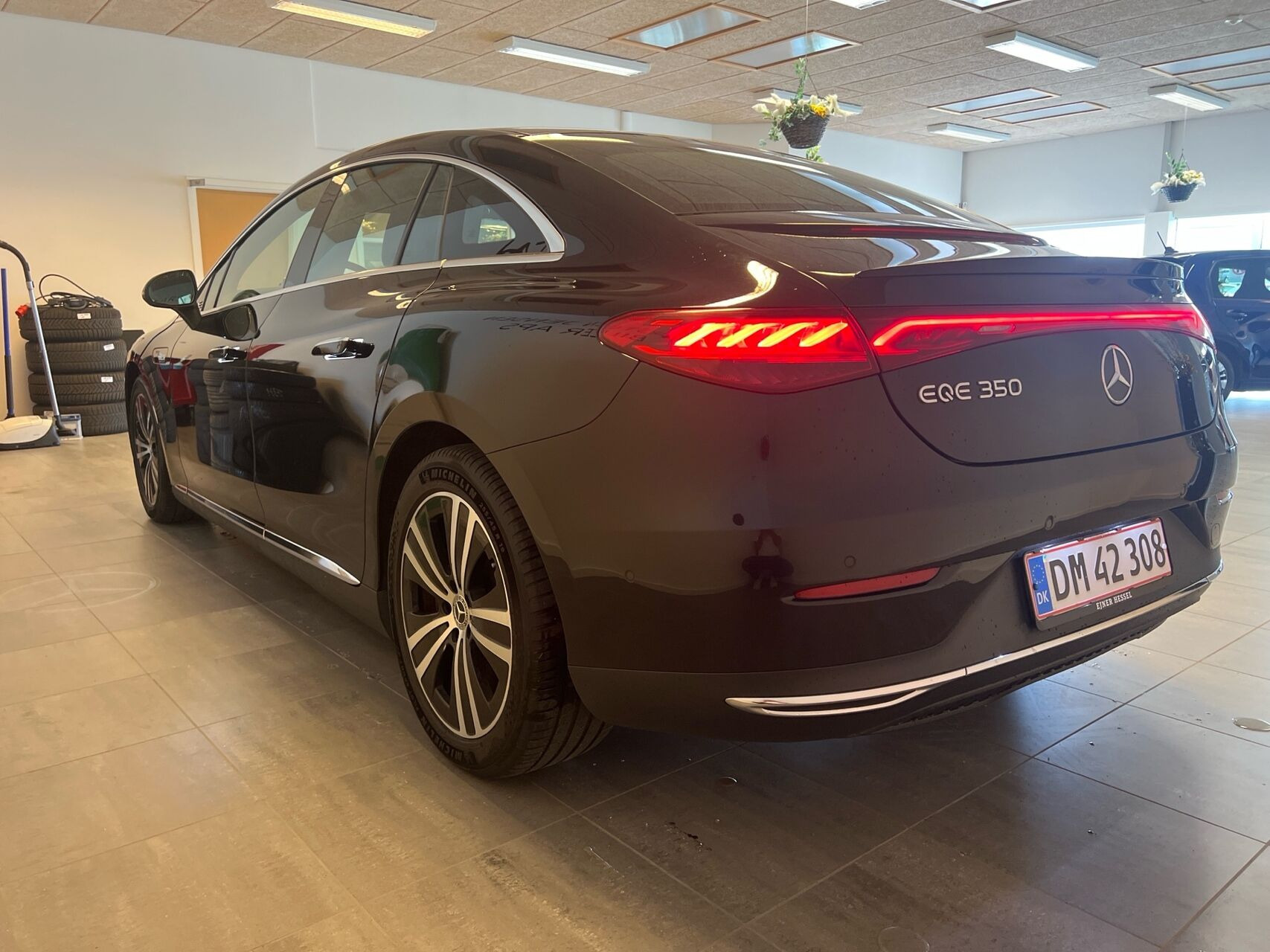 Sort Mercedes EQE 350 fra 2022