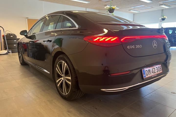 Sort Mercedes EQE 350 fra 2022