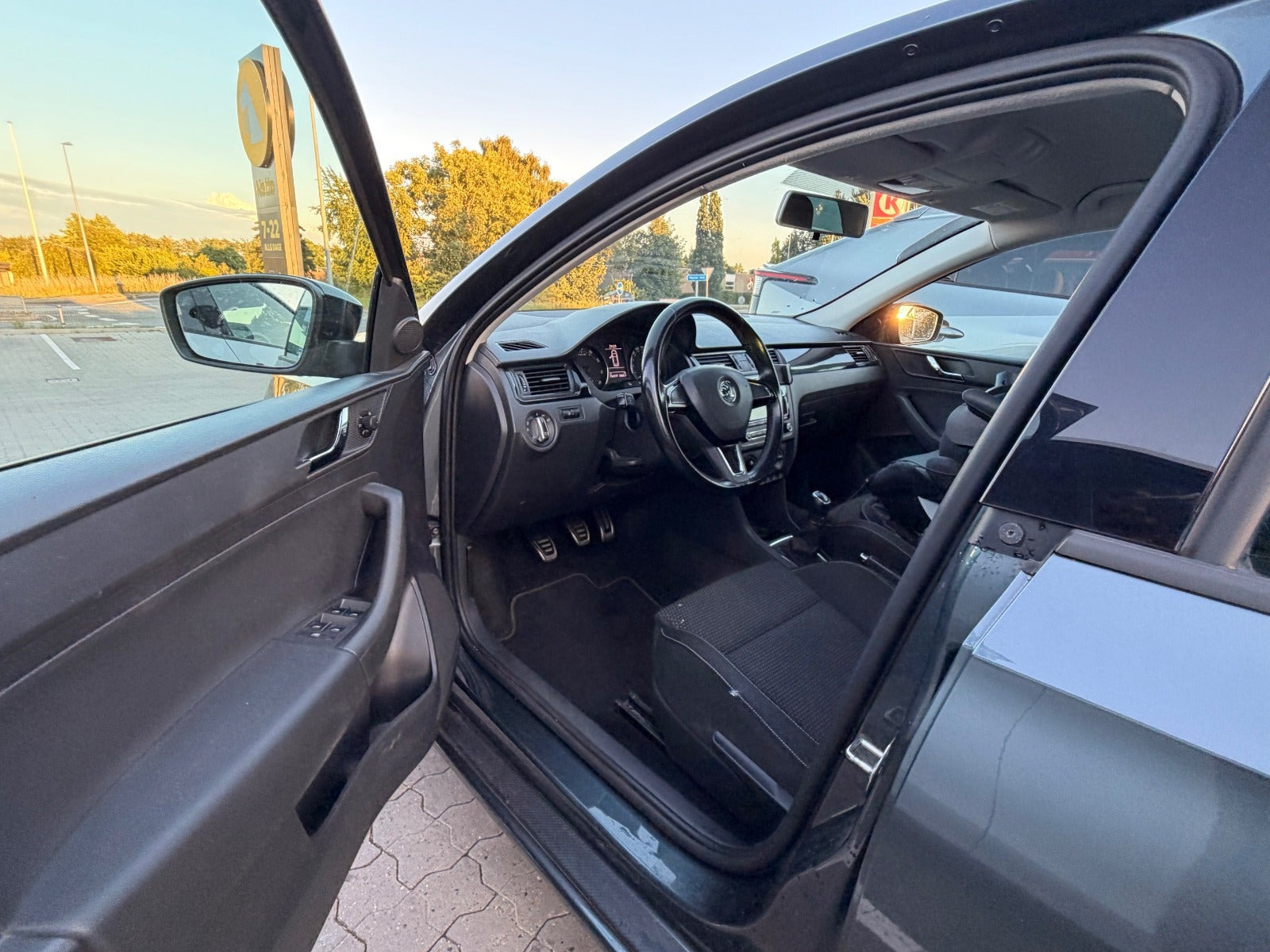 Grå Skoda Rapid fra 2015