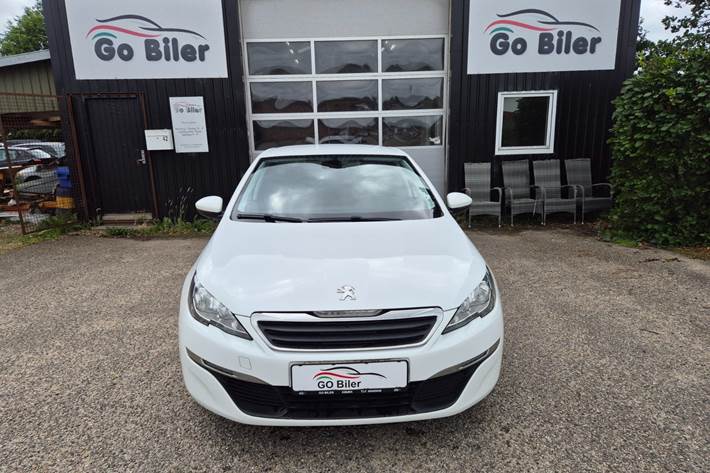 Grøn Peugeot 308 fra 2015
