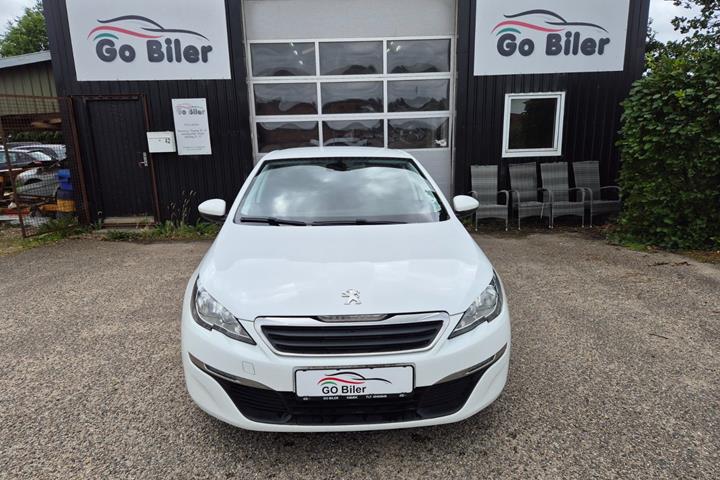 Grøn Peugeot 308 fra 2015