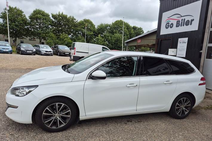 Grøn Peugeot 308 fra 2015