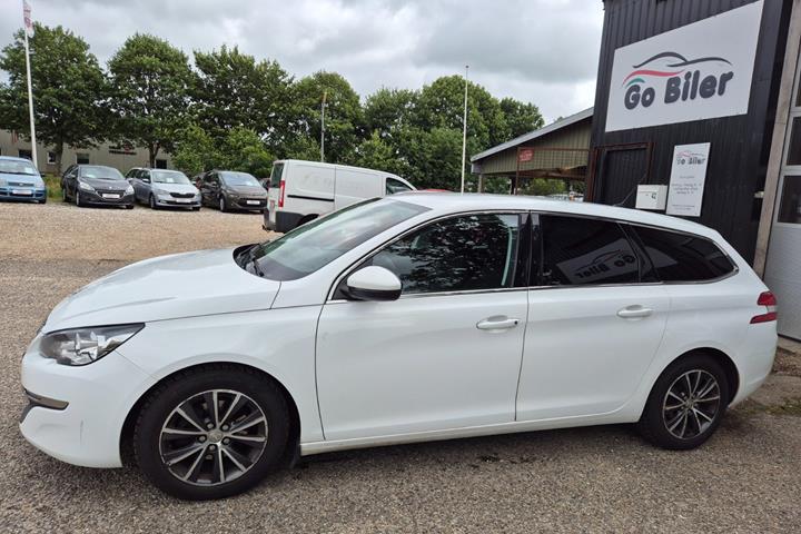 Grøn Peugeot 308 fra 2015