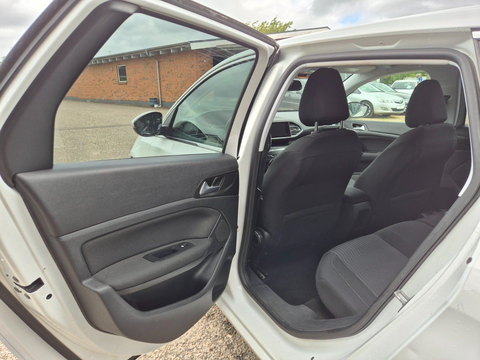 Grøn Peugeot 308 fra 2015