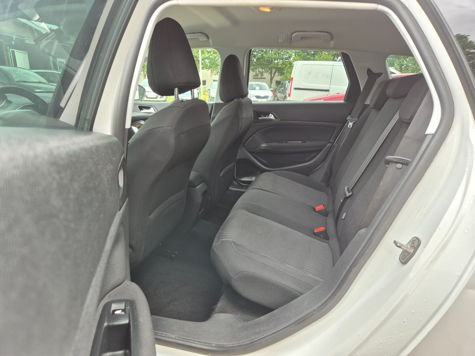 Grøn Peugeot 308 fra 2015
