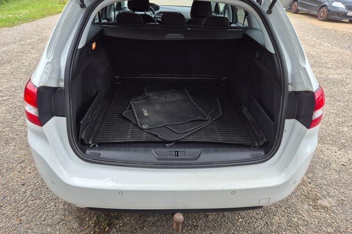 Grøn Peugeot 308 fra 2015