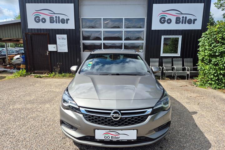 Grøn Opel Astra fra 2017
