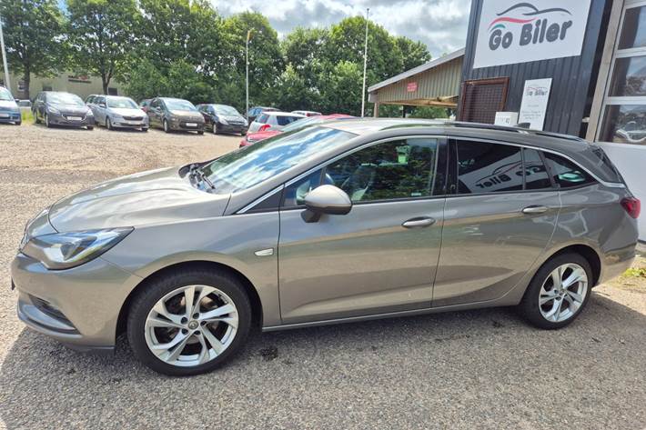 Grøn Opel Astra fra 2017