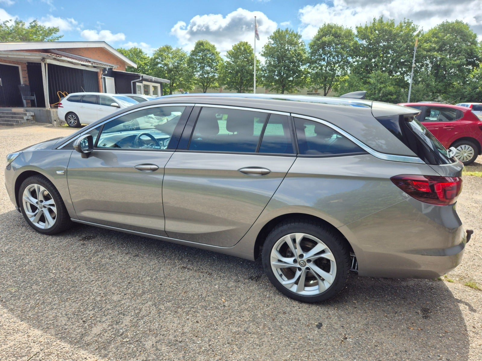 Grøn Opel Astra fra 2017