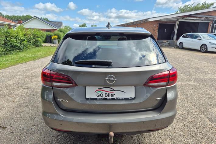 Grøn Opel Astra fra 2017