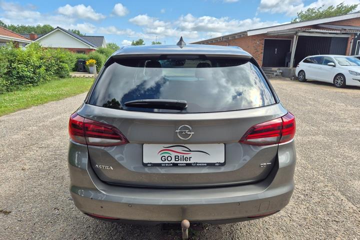 Grøn Opel Astra fra 2017