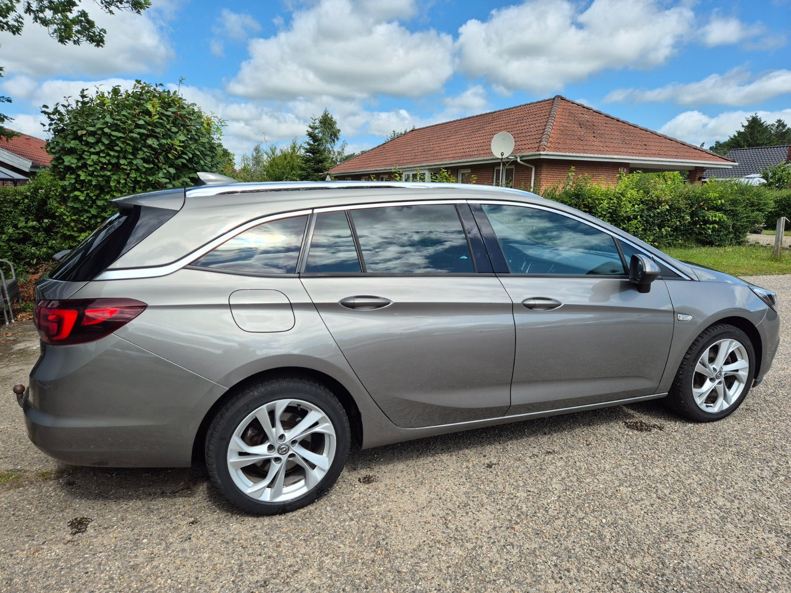 Grøn Opel Astra fra 2017