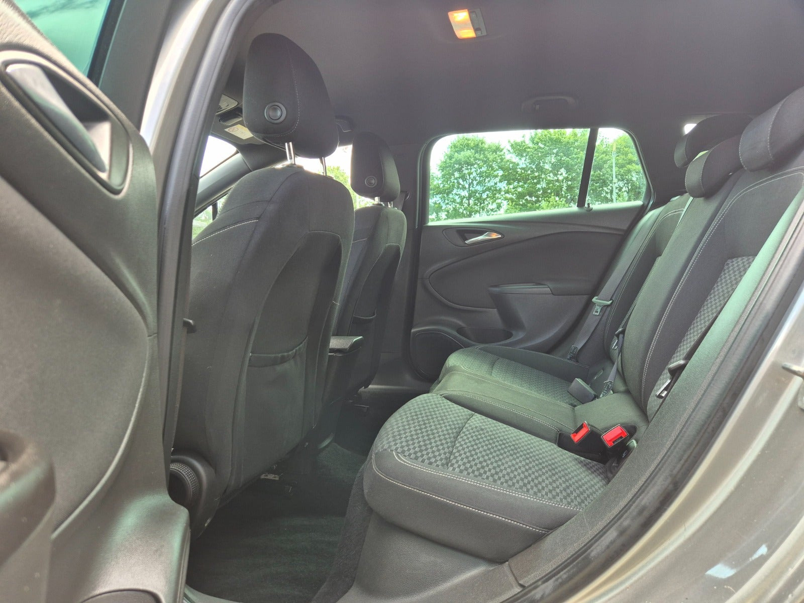 Grøn Opel Astra fra 2017
