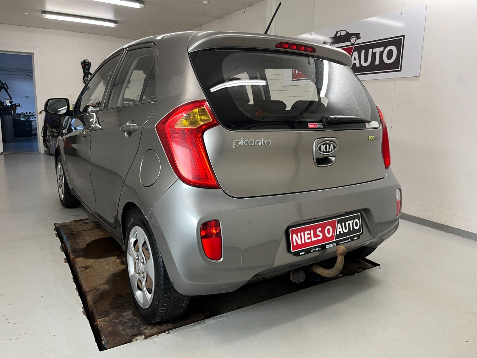 Grå Kia Picanto fra 2012