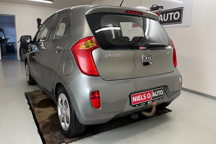 Grå Kia Picanto fra 2012