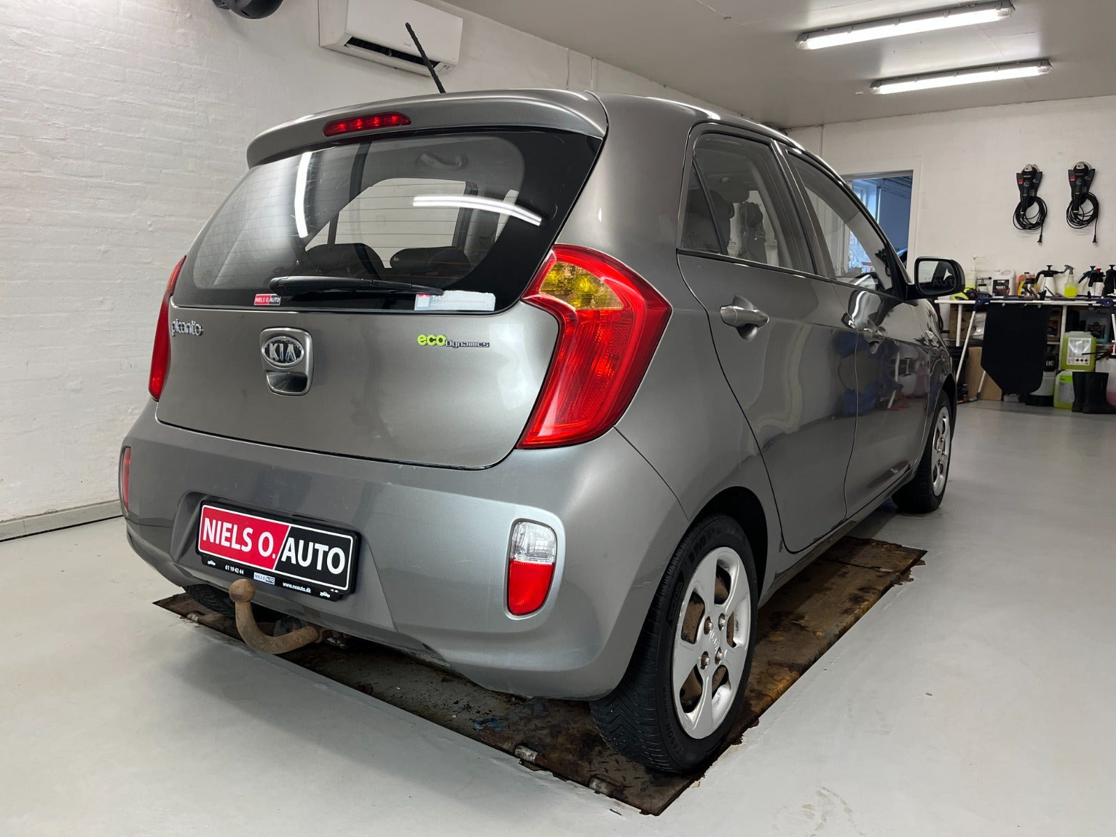 Grå Kia Picanto fra 2012