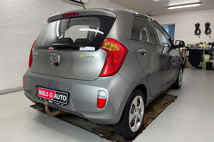 Grå Kia Picanto fra 2012